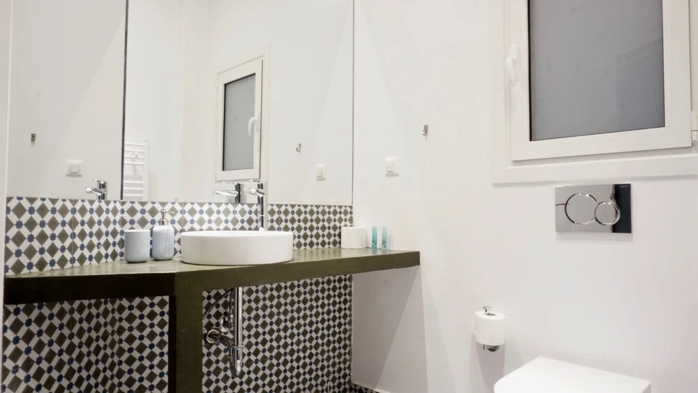 Modern Central Fully Equipped Apt