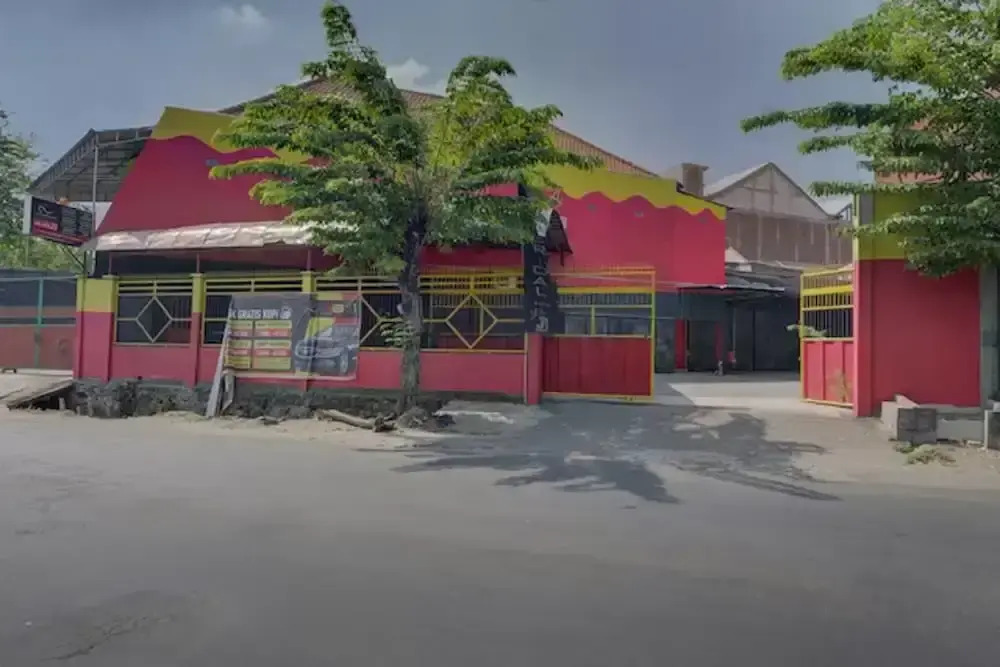 Capital O 3198 Sukomanunggal Inn