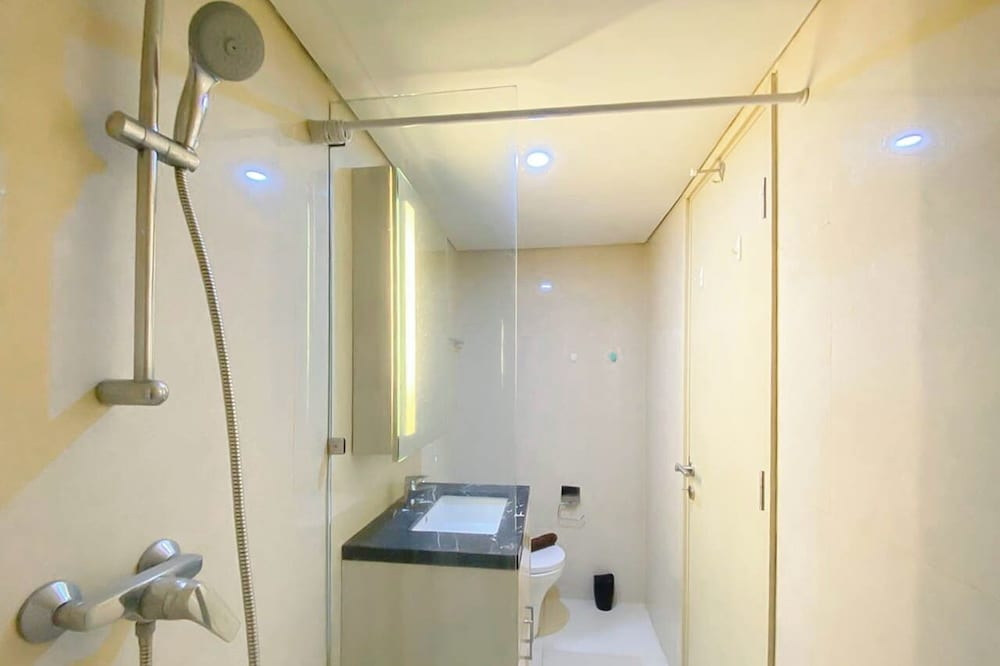 Compact And Comfortable Studio At Apartemen Warhol (W/R) Residence