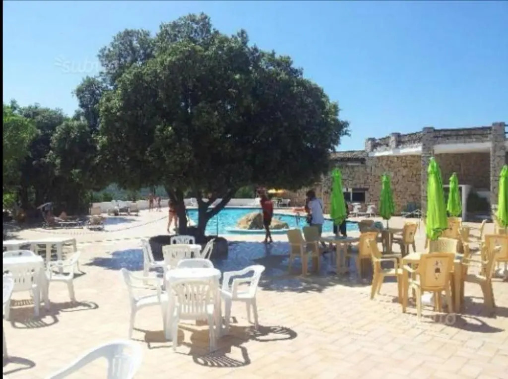 Monolocale Arianna con giardino privato e piscina