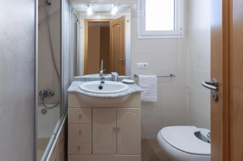 GOLDEN - Chalet with shared pool in Playa de Gandia. Free WiFi