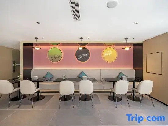 Ni Hao Hotel (Chongqing Sanxia Square Xiaolongkan Subway Station)