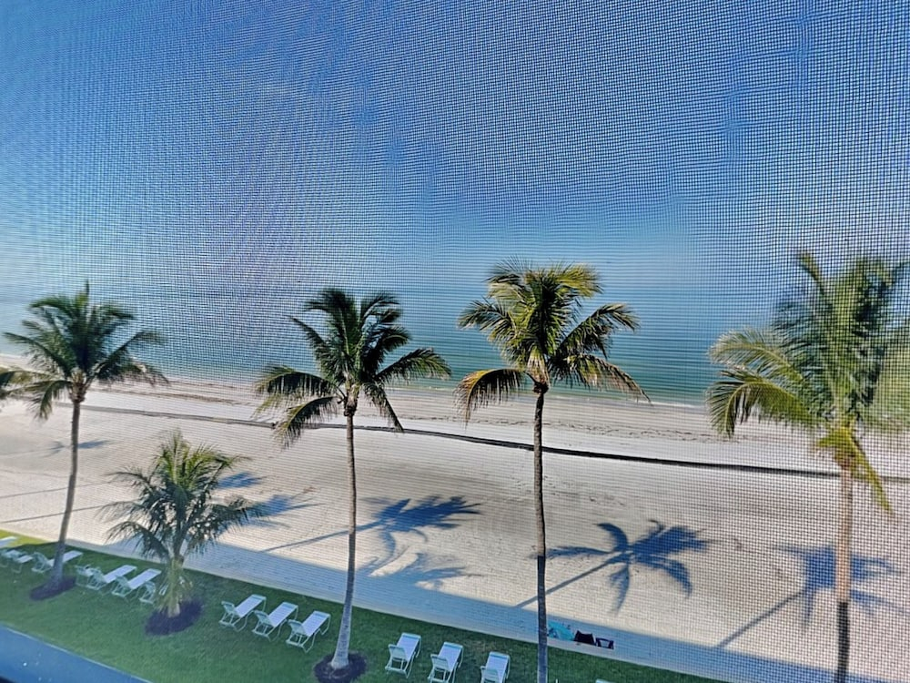 Seaside 4 by Distinctive Beach Rentals
