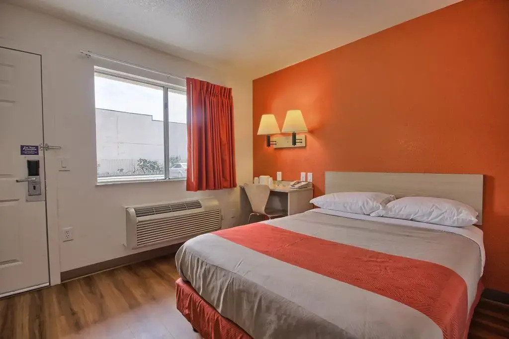 Motel 6 Fresno - SR 99