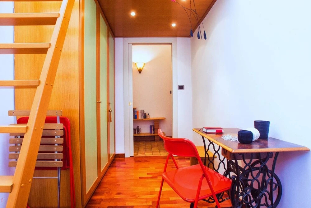 Colorful 2 bed Apartment Close to Vatican