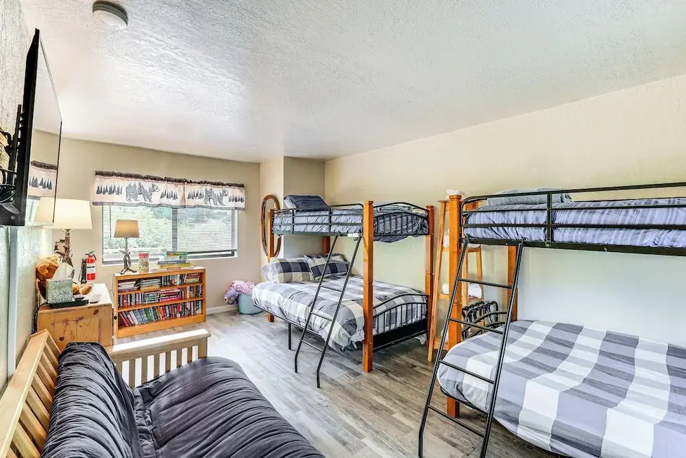 Long Barn Cabin w/ 2 Decks Near Skiing!