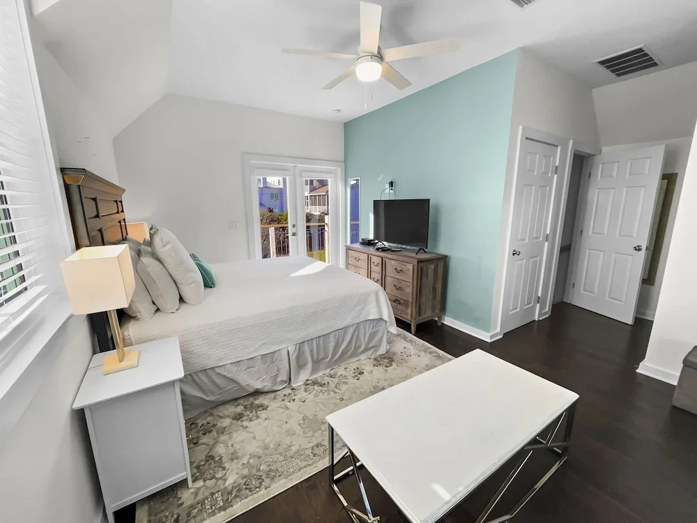 Sand Piper 1 Bedroom Home by RedAwning
