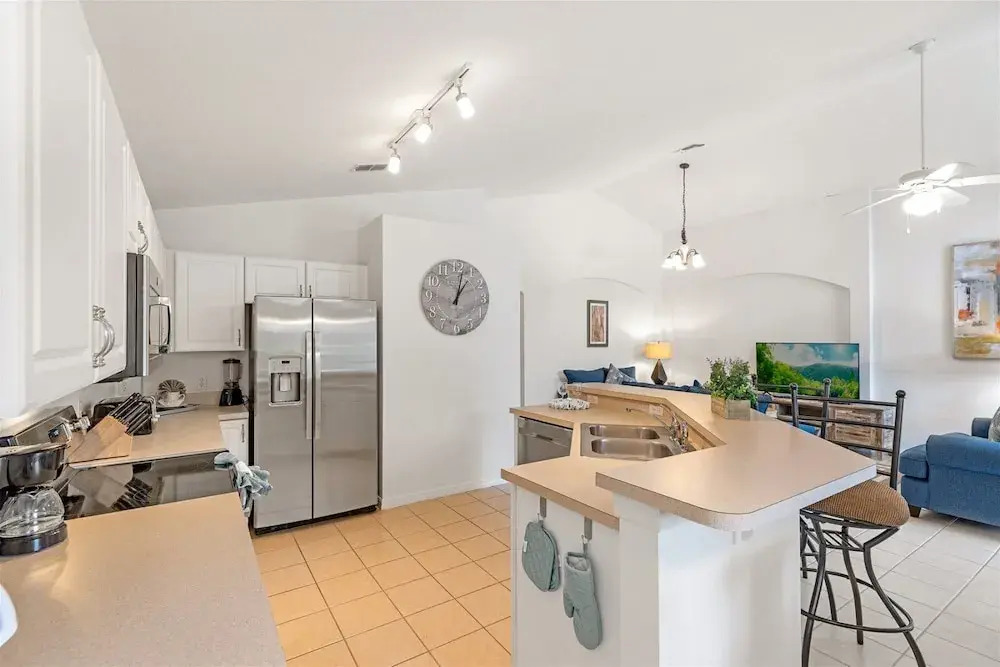 Lovely 4 Bedroom, 3.5 Bath Home With South Facing Pool and spa - 521