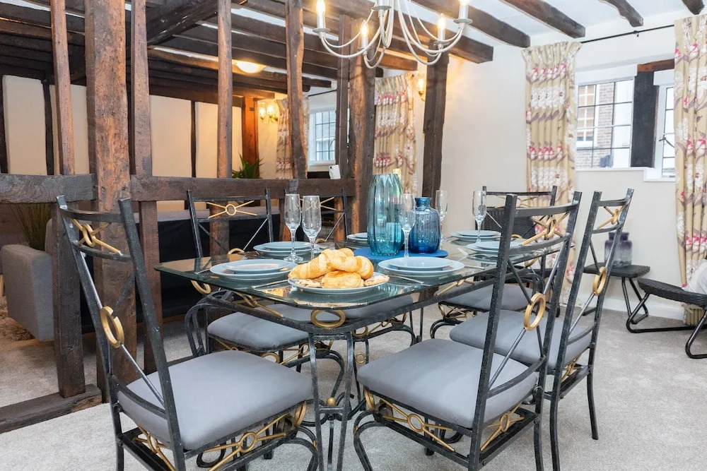 Karah Suites - Queen Annes Court