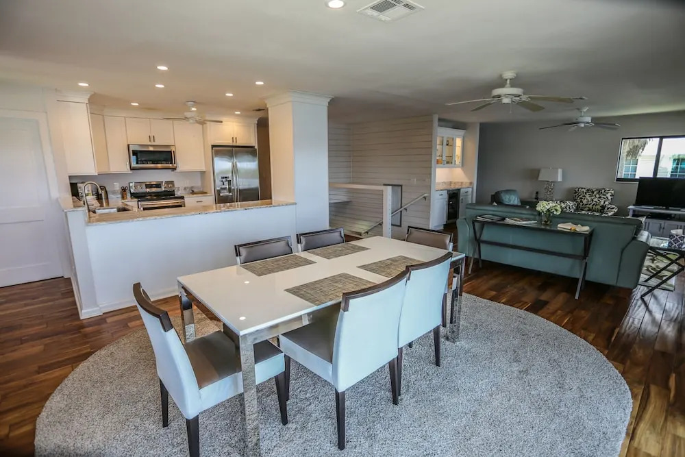 205 Bayview Ave. - M