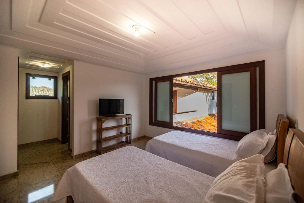 Mansão Beira Mar com Cinco Suítes na Praia da Ferradura - Por Luxury Rentals