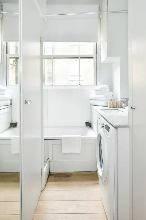 Sophisticated 1BR Flat in Victoria