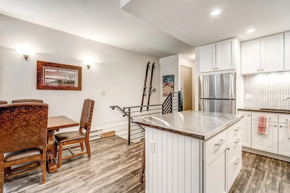 Stunning Condo Across from the Slopes by RedAwning