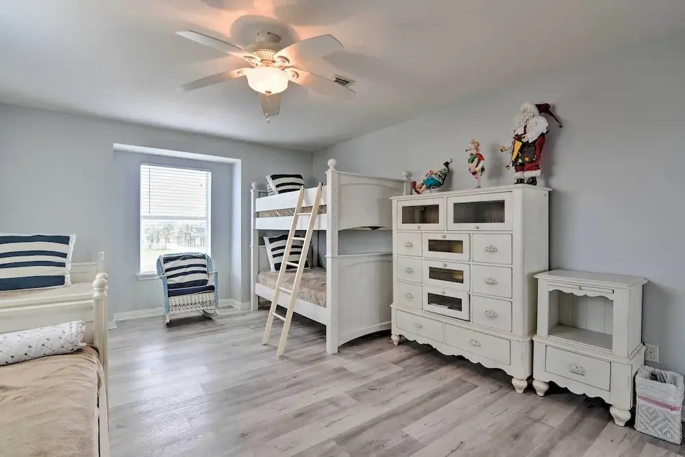Oceanfront Galveston Home - Walk to Beach!