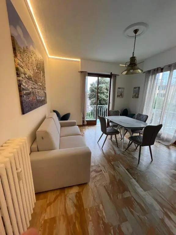 WELCOME RIVIERA -TORRE DAVORIO APPARTAMENTO 126 mq piuterrazzo25 mq - totalmente rinnovato- 250m dal centro - parcheggio a pagamento 20 euro al giorno da prenotare in anticipo salvo dispo -parking at 20 euro per day to be booked in advance if available