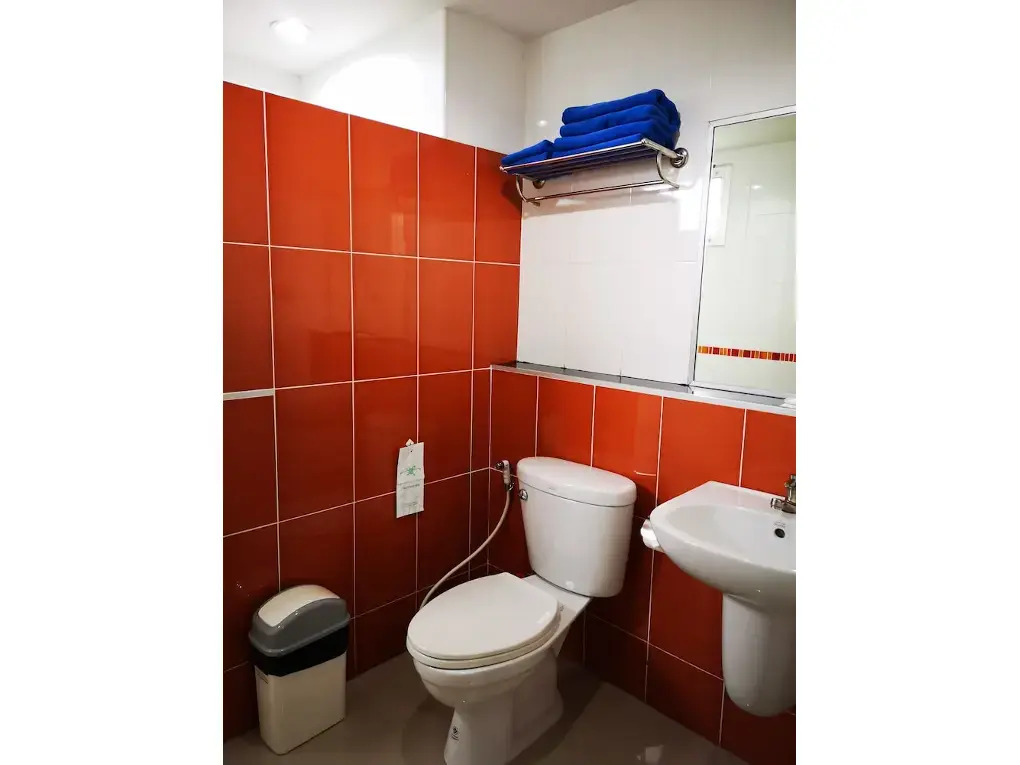 100 House Hotel
