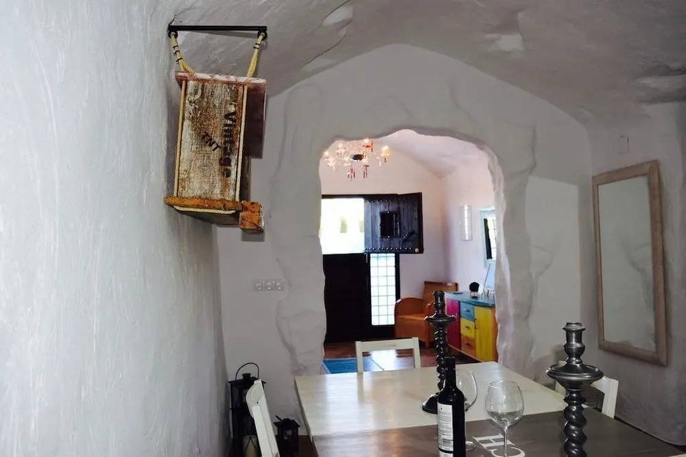 Cuevas Helena