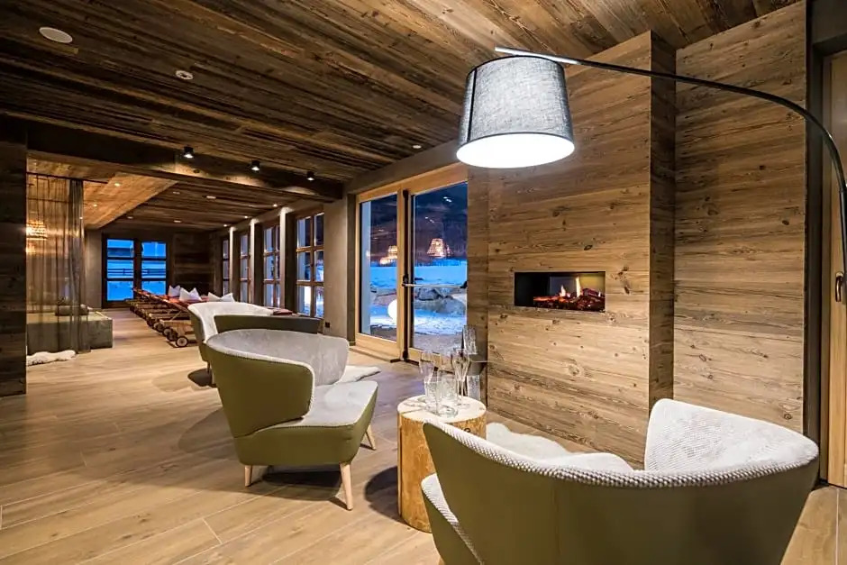 Helmhotel