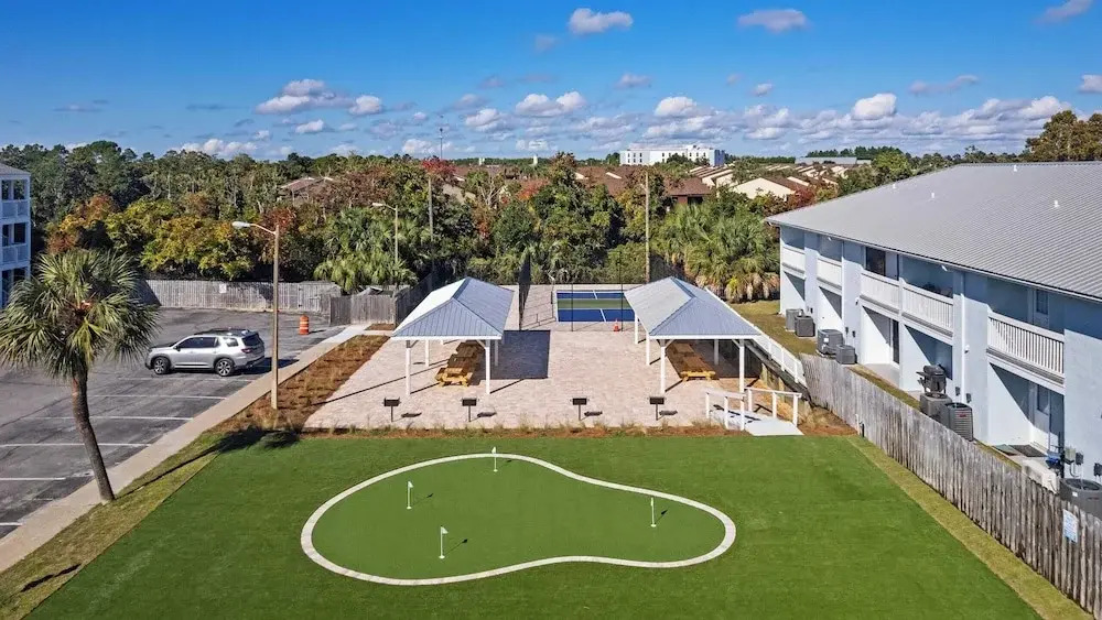 Steps to the Beach Pool, Tennis, & Putting Green Southwinds H12 by Avantstay