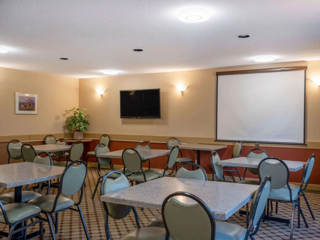 Travelodge by Wyndham Lacombe