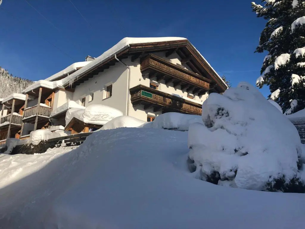 Apartments SARLO