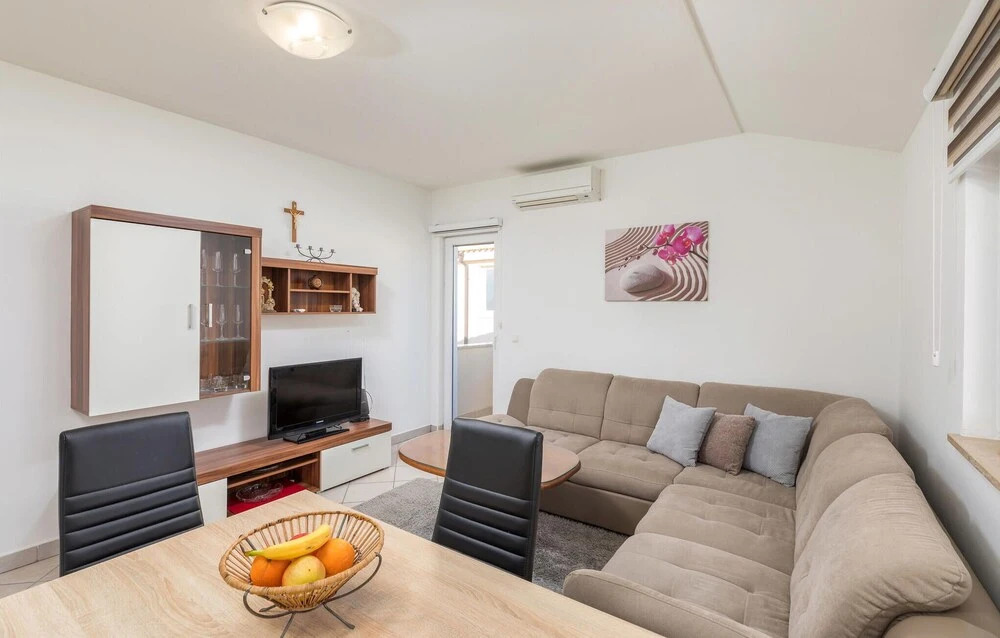 Awesome Apartment in Valbandon With Wifi and 1 Bedrooms