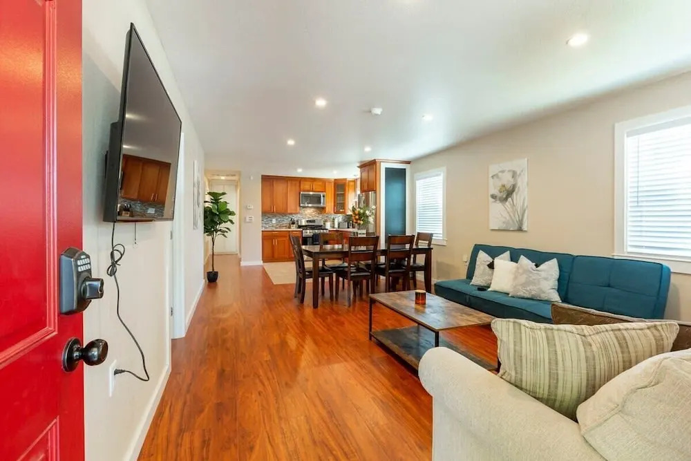 Marbella Lane-spacious 5BR Ideal for Biz & Families in SJ