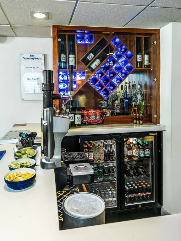 Holiday Inn Express London Gatwick - Crawley by IHG