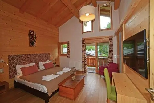 Chalet Isabelle Mountain lodge 5 star 5 bedroom en suite sauna jacuzzi
