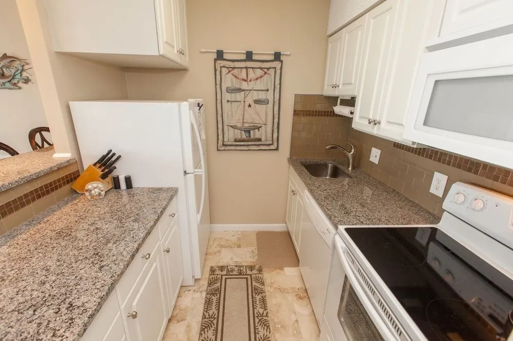 Dolphin Run 1306 - 2 Br Condo
