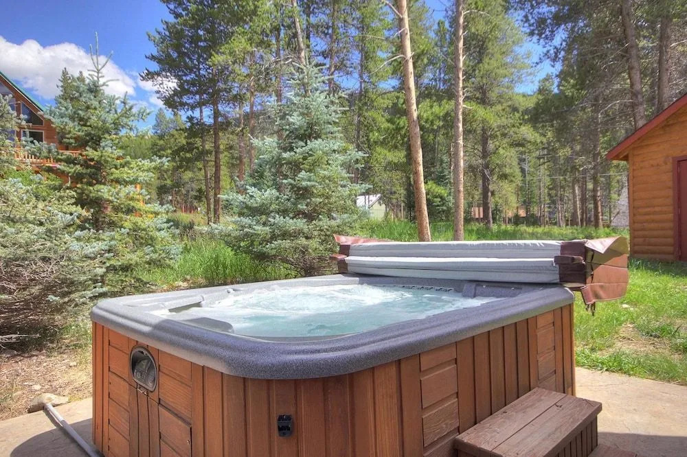 Grey Squirrel Lodge