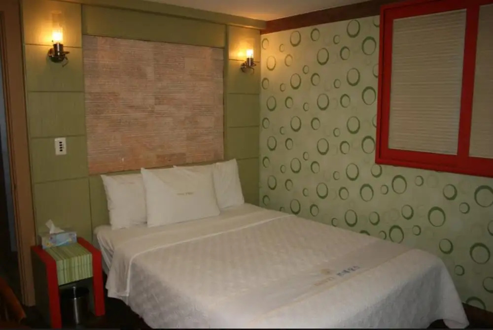 Renaissance Motel