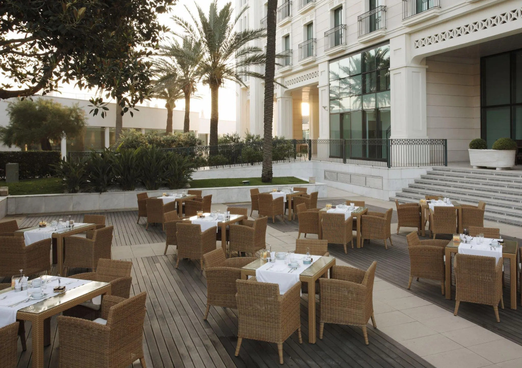 Las Arenas Balneario Resort