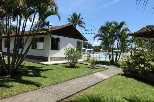Apartamento em condomínio com 3 praias