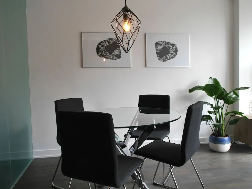 Stunning 1BR Condo in Popular King West