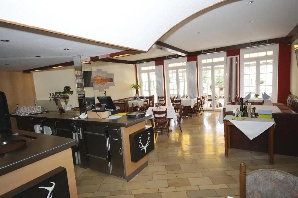 Hotel Restaurant Zum Jägerheim mit Innenpool