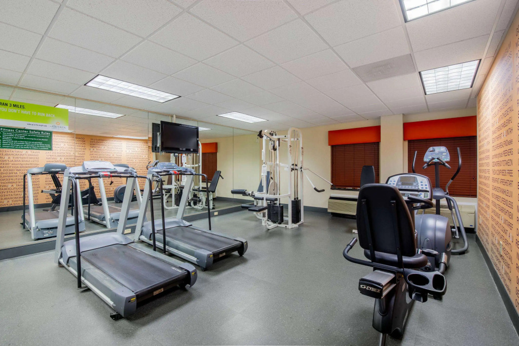 La Quinta Inn & Suites by Wyndham Elkview - Charleston NE