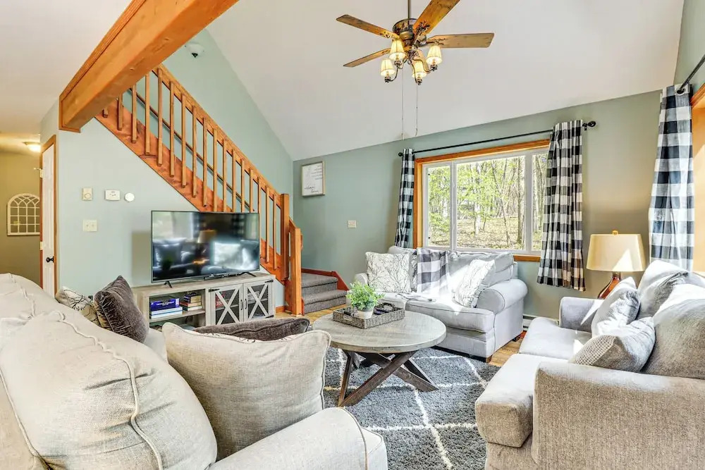 Game Room + Lake Access: Albrightsville Escape