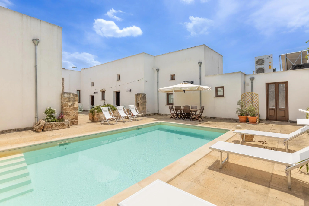 Large, Beautiful Apartment and Pool