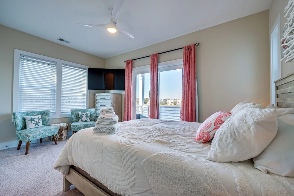 Lakefront Carolina Beach Townhome w/ 3 Balconies!