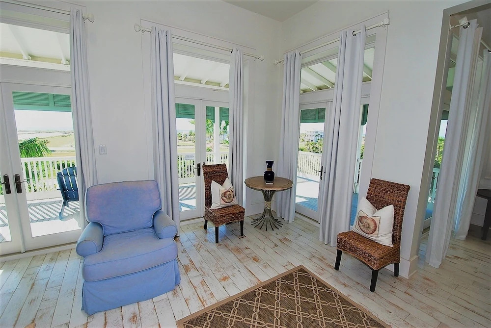 Bella Casa - Private House With Hot Tub 4 Bedroom Home by RedAwning