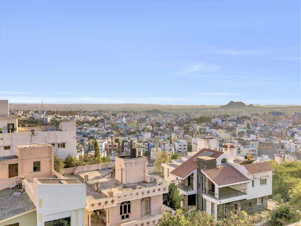 OYO 12120 Hotel Srico