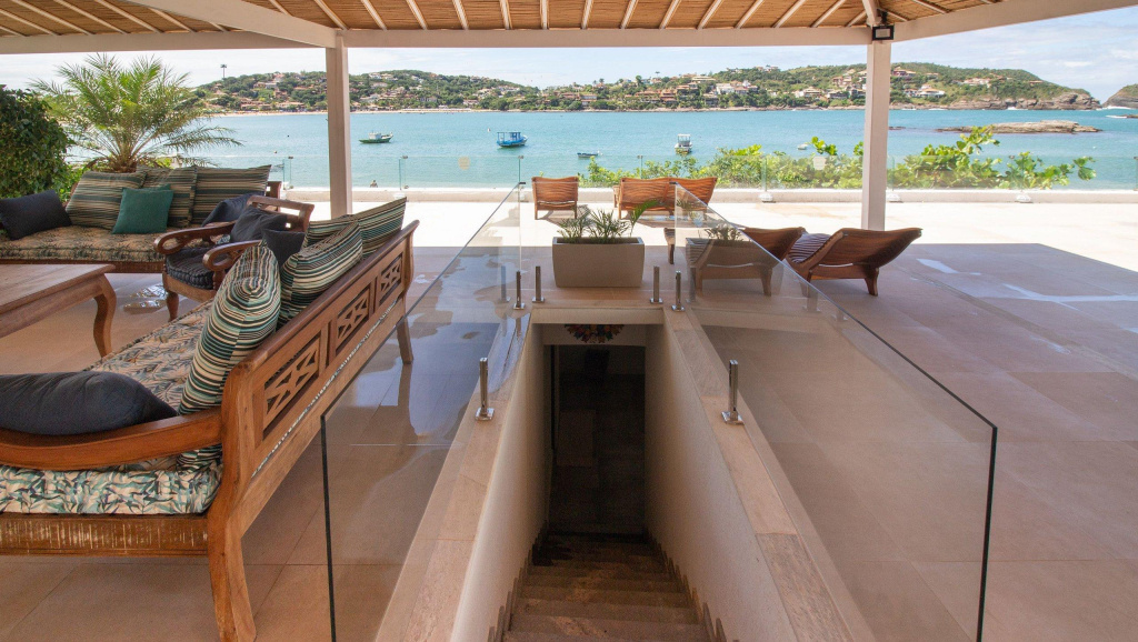 Mansão Pé na Areia da Ferradura Por Luxury Rentals