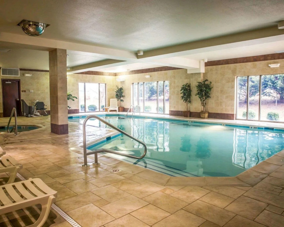 Holiday Inn Express & Suites Clear Spring by IHG