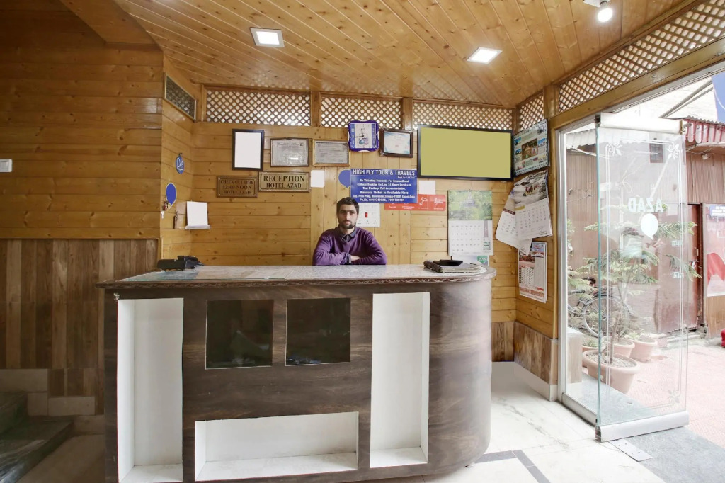 OYO 18872 Hotel Azad