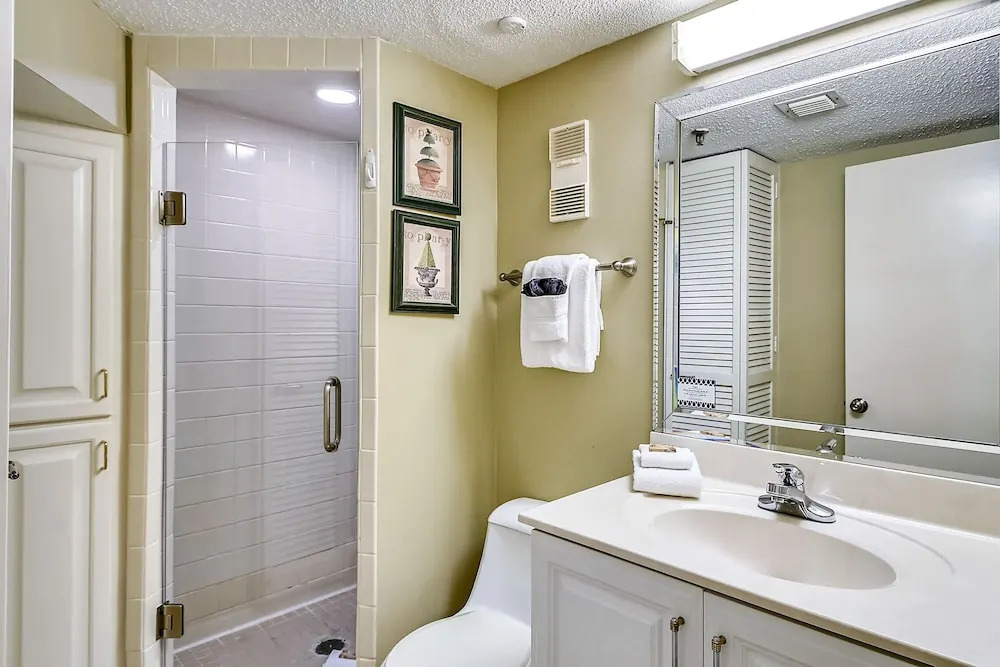 Inlet Reef 109 3 Bedroom Condo by RedAwning