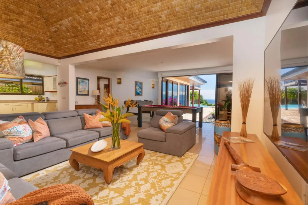 Magnificent 5 Br Villa with pool: amazing views