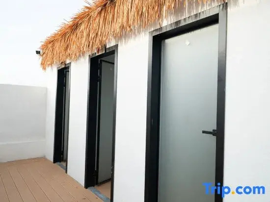 Sunny Artistry House · Borderless Village Residence (Airport Railway Station Store)