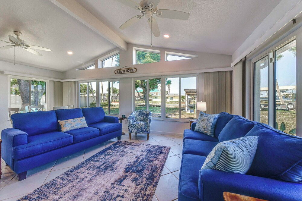 2 Mi to Englewood Beach! Home w/ Private Dock