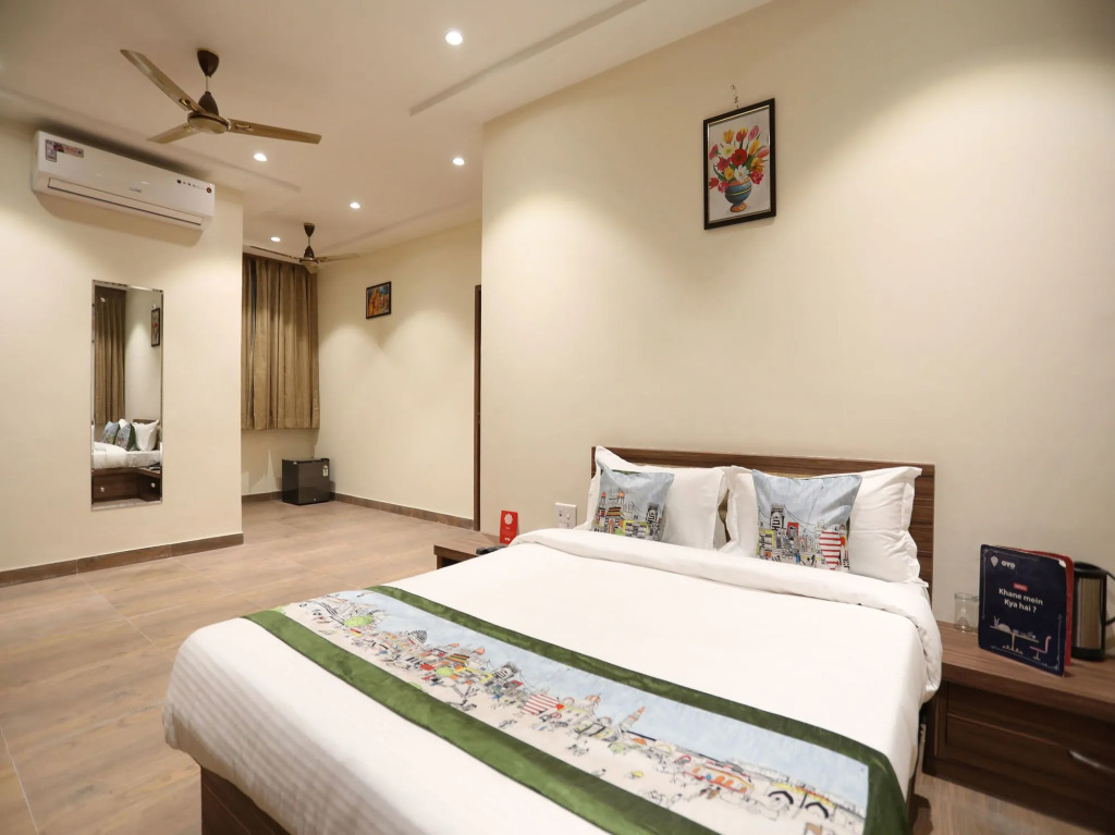OYO 10326 Hotel The Indra INN